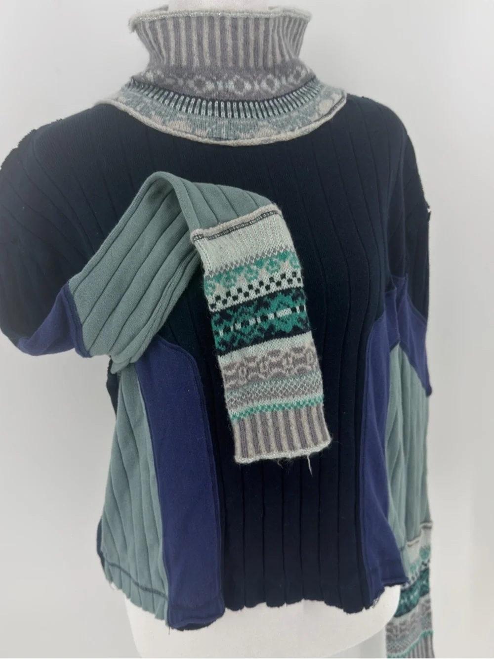Free People Size Small Navy‎ & Teal Ribbed Colorblock Sweater